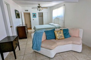 4 bedrooms, desk, iron/ironing board, WiFi