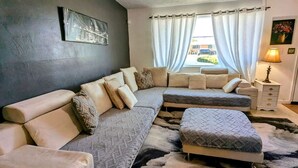 A modern living room with a sectional sofa, a chaise, and a daybed. - Fort Huachuca. Home with private Gym. Pet with fee (Sierra Vista)