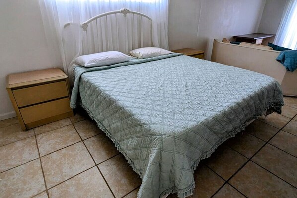 4 habitaciones, escritorio, tabla de planchar con plancha y wifi 