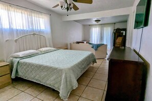 4 bedrooms, desk, iron/ironing board, WiFi