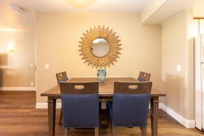 Dining - Capistrano SurfSide Inn  Aug 2-9, 26 - Ocean View Suite - NO EXTRA FEES OR TAXES (Dana Point)