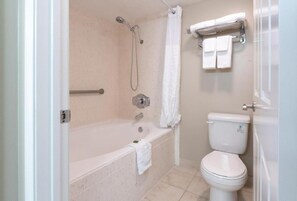 Hair dryer, towels, soap, toilet paper - Capistrano SurfSide Inn  Aug 2-9, 26 - Ocean View Suite - NO EXTRA FEES OR TAXES (Dana Point)