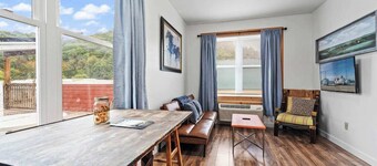 1BR w/ 2 Beds Near Snowshoe | Modern Apt + Parking