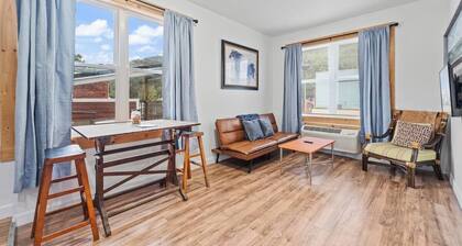 Modern Mountain Cozy Stay! Mountain Tavern Suites!