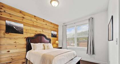 Modern 1BR Downtown | King Bed + Parking, Snowshoe