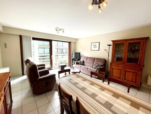 Apartment | Living room - Spacious Apartment in Middelkerke (Middelkerke)