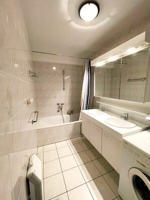Apartment | Bathroom
