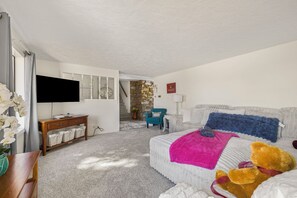 5 chambres, lit parapluie, Wi-Fi, draps fournis