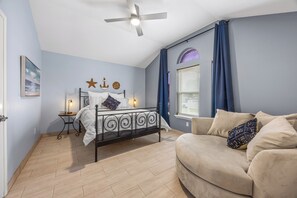 3 bedrooms, iron/ironing board, WiFi, bed sheets - Seaside Canal Retreat: Renovated Home with Private Dock Near Port Aransas (Corpus Christi)