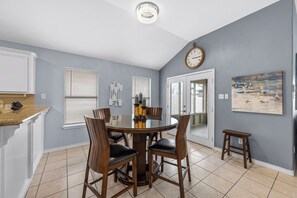 Dining - Seaside Canal Retreat: Renovated Home with Private Dock Near Port Aransas (Corpus Christi)