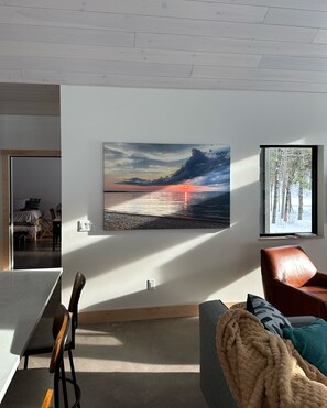 Smart-TV, Kamin, Tischtennisplatte