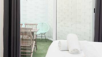 1 slaapkamer, een strijkplank/strijkijzer, gratis wifi, beddengoed