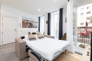 1 habitación, tabla de planchar con plancha, wifi gratis y ropa de cama 