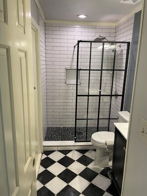 Dusch, hÄrtork, handdukar och tvÄl