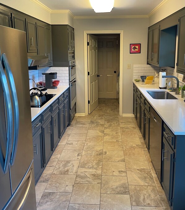 Private kitchen - 3-bedroom house in Augusta one mile from Masters. (Augusta)