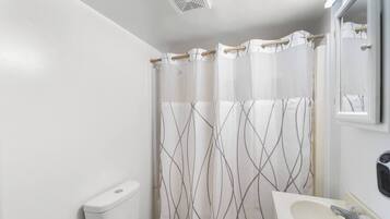 Secador de pelo, toallas