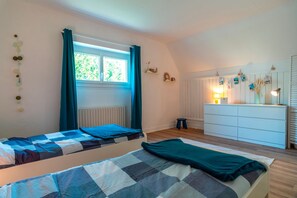 2 bedrooms, iron/ironing board, free WiFi