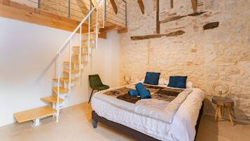 3 slaapkamers, een strijkplank/strijkijzer, gratis wifi, beddengoed