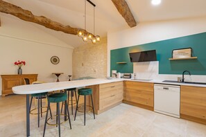 Fridge, microwave, oven, dishwasher