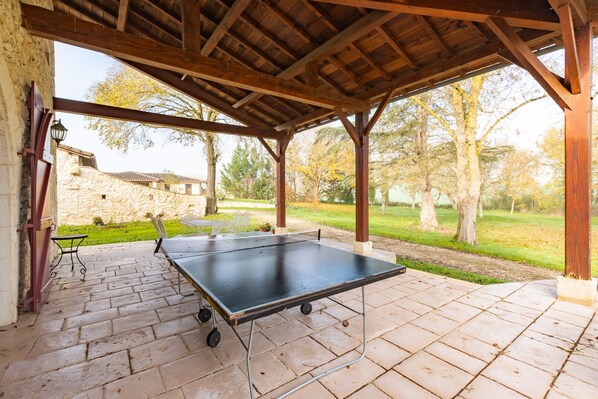 Outdoor dining