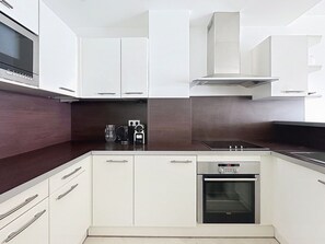 Geladeira, fogão, cooktop, lava-louças