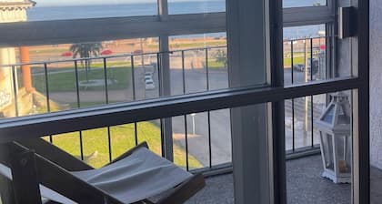 Apartment with sea view in old town in safe area with Wifi Chromecast
