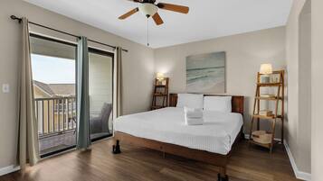 Appartement, meerdere bedden, balkon, gedeeltelijk uitzicht op oceaan (Southwinds I-14) | 2 slaapkamers, individueel gedecoreerd, individueel gemeubileerd