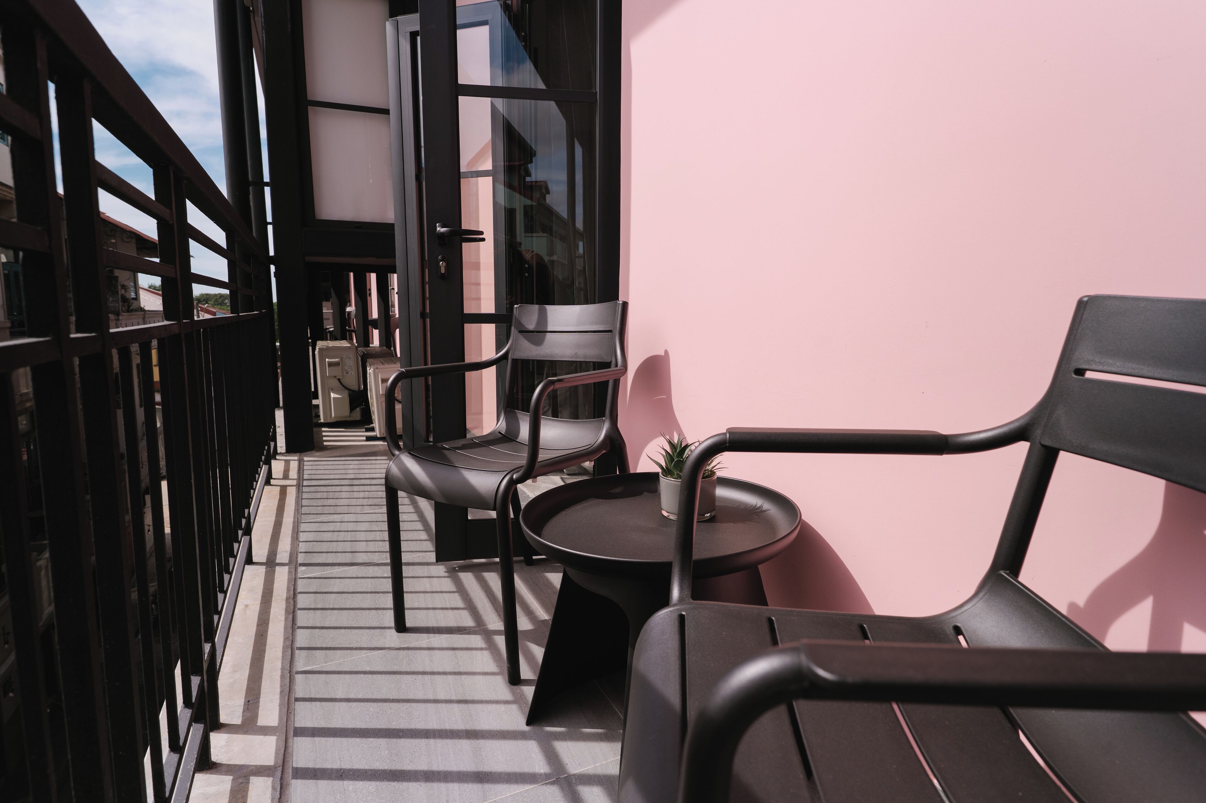 المنطقة المحيطة بالمنشأة