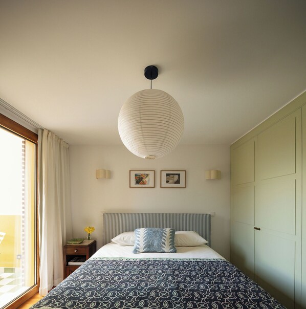 2 habitaciones, tabla de planchar con plancha, wifi y ropa de cama