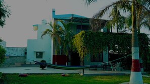 Property grounds - Royal Palm Villa (Unnao)