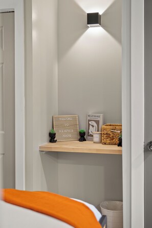 Interior - Charming Studio, Free Parking, Medical District, Mins to DT MEM (Memphis)