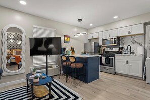 Refrigerador, microondas, horno, placa de cocina
