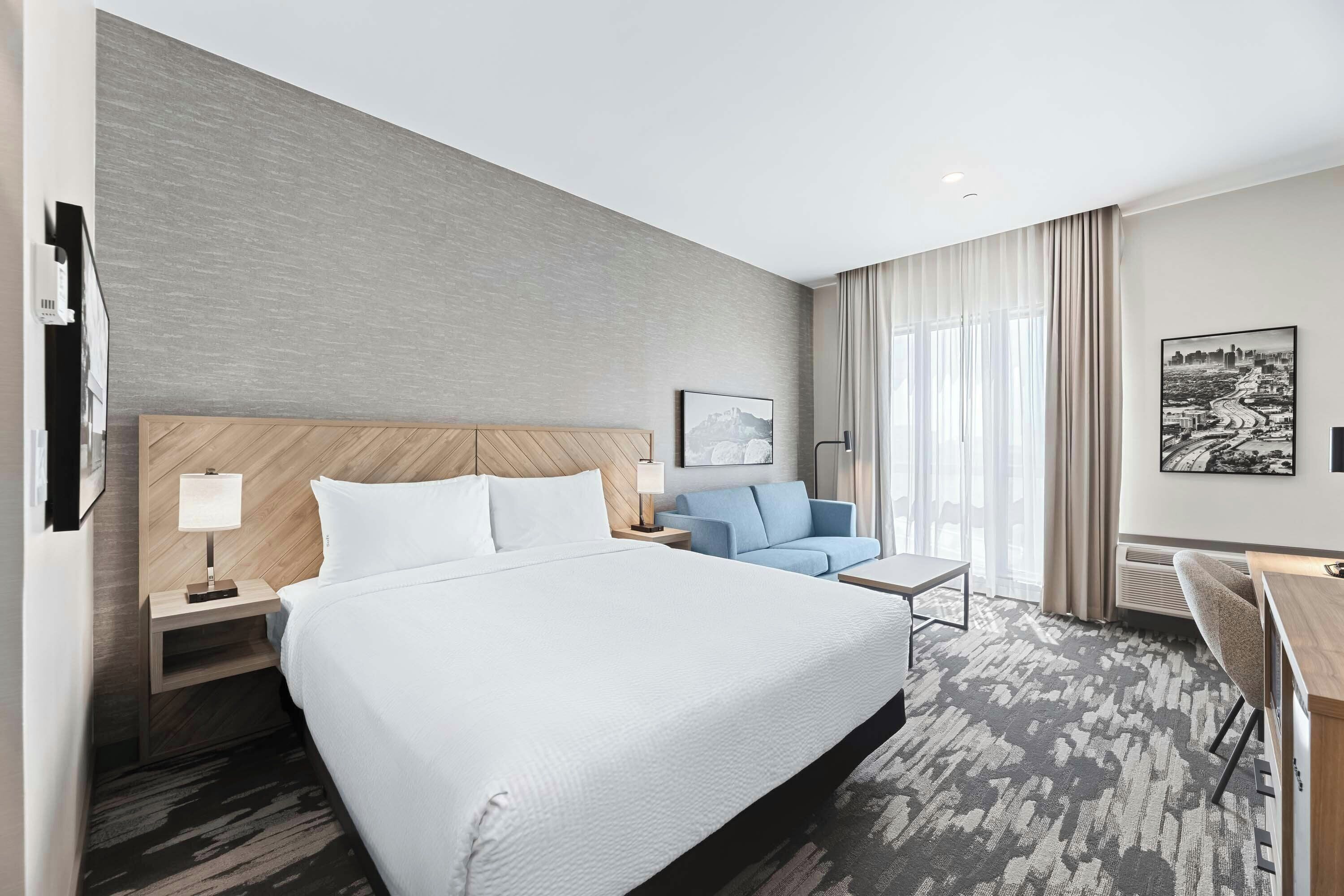 Standard Room, 1 King Bed with Sofa bed | In-room safe, desk, laptop workspace, iron/ironing board