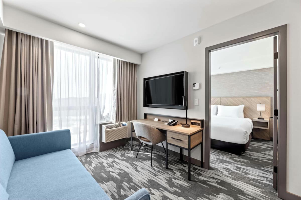 Grand Suite, Kitchen (1 King bed, Sofa Bed)