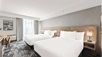 Chambre, 2 grands lits (Accessible) | Coffre-fort, bureau, espace de travail pour ordinateurs portables