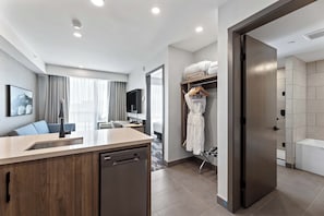 Grand Suite, Kitchen (1 King bed, Sofa Bed) | Living area