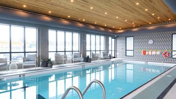 Hồ bơi trong nhà