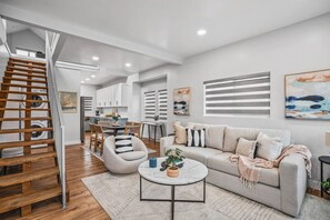 TV - 2BR+LOFT-Golden Hill, Cozy+Games (San Diego)