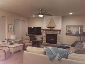 Télévision, cheminée, table de tennis de table