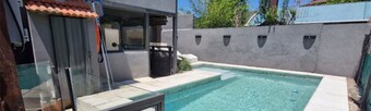 Vivisierras, House downtown Villa Carlos Paz, heated swimming pool, 3 bathrooms, barbecue area