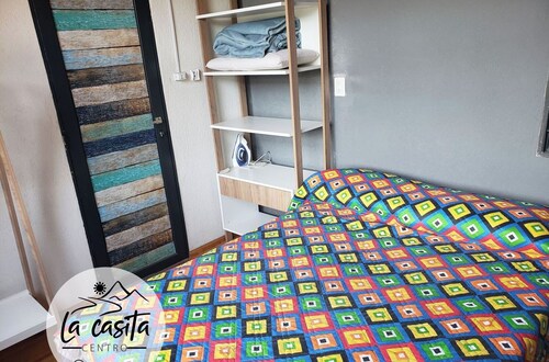 Vivisierras, House downtown Villa Carlos Paz, heated swimming pool, 3 bathrooms, barbecue area