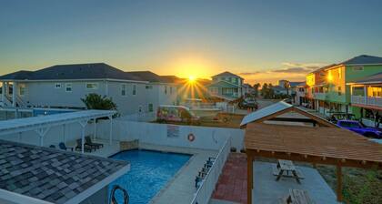 2 Coasta Bahia Condos Mins to the Beach + Pool & Golf Cart Zone