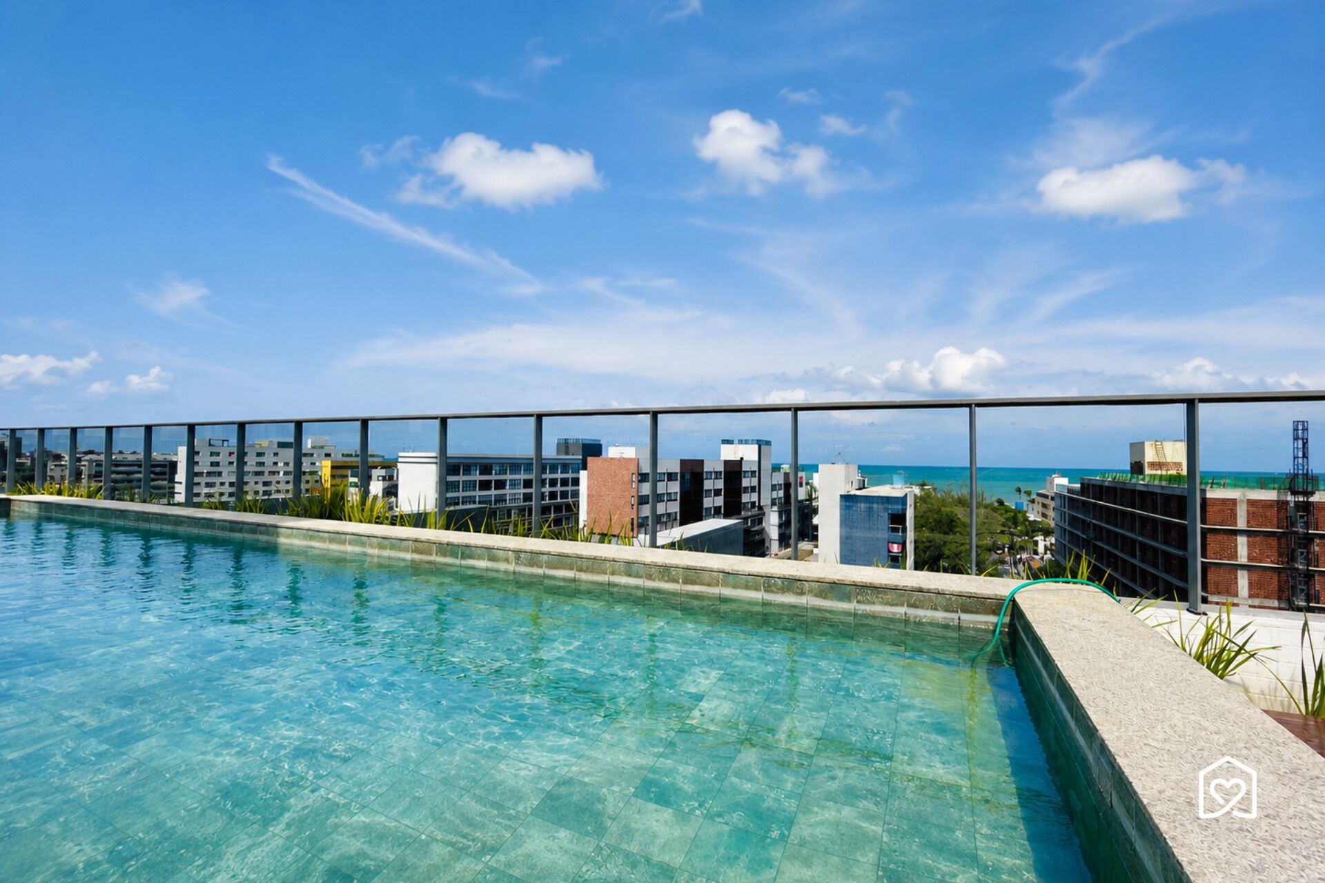 Una piscina cubierta