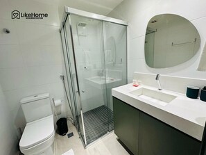 Basic Apartment | Bathroom