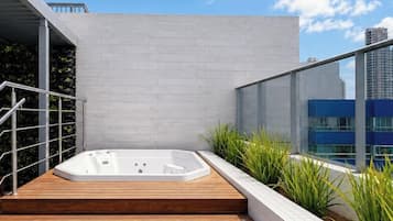 Jetted tub