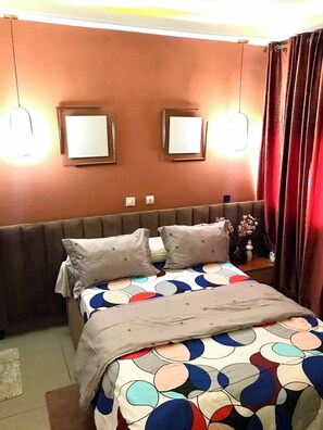 1 chambre, coffres-forts dans les chambres, fer et planche à repasser