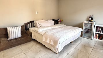 2 bedrooms, iron/ironing board, Internet, bed sheets