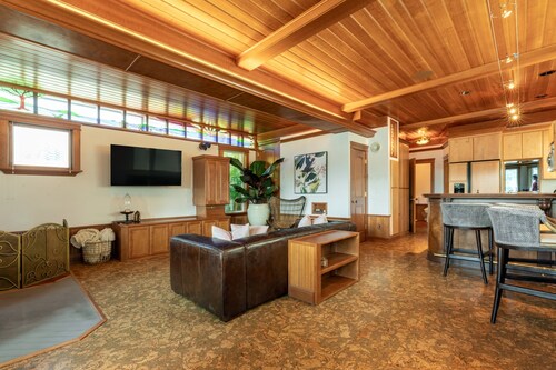 Stunning Victorian Home 6th Ave unbeatable area