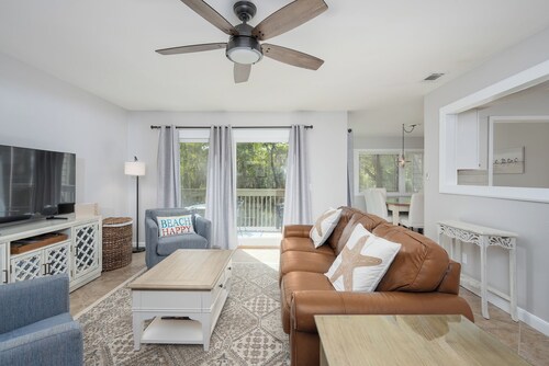 Walk to the Heritage Golf Classic in Harbour Town in 5 minutes!