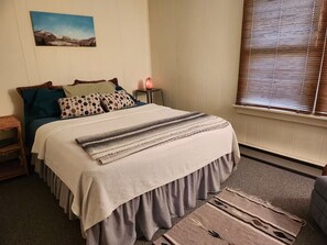 3 bedrooms, desk, iron/ironing board, free WiFi